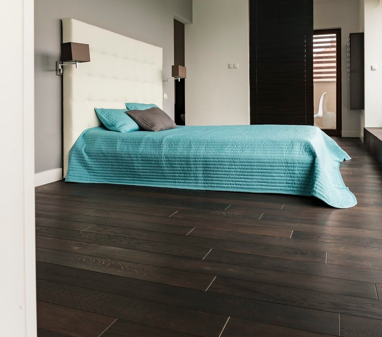 bedroom-with hardwood flooring Installation